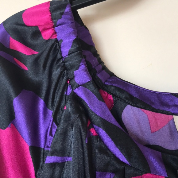 A fun colorful dress - Picture 5 of 8